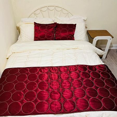 לידס Double Bedroom In West Yorkshire, Leeds מראה חיצוני תמונה