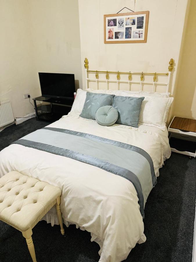 לידס Double Bedroom In West Yorkshire, Leeds מראה חיצוני תמונה